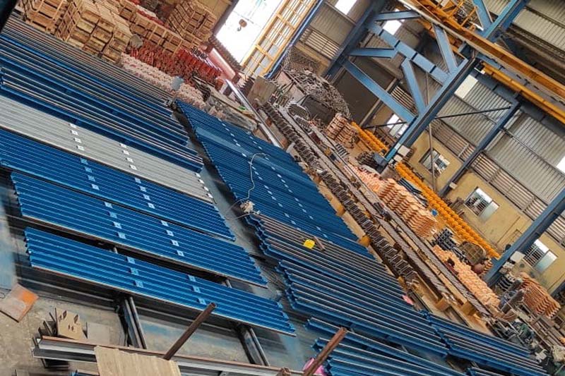 Sistema hidraulico para elevación de tanques ; Bygging infrastructure manufactures strand jacks for heavy lifting