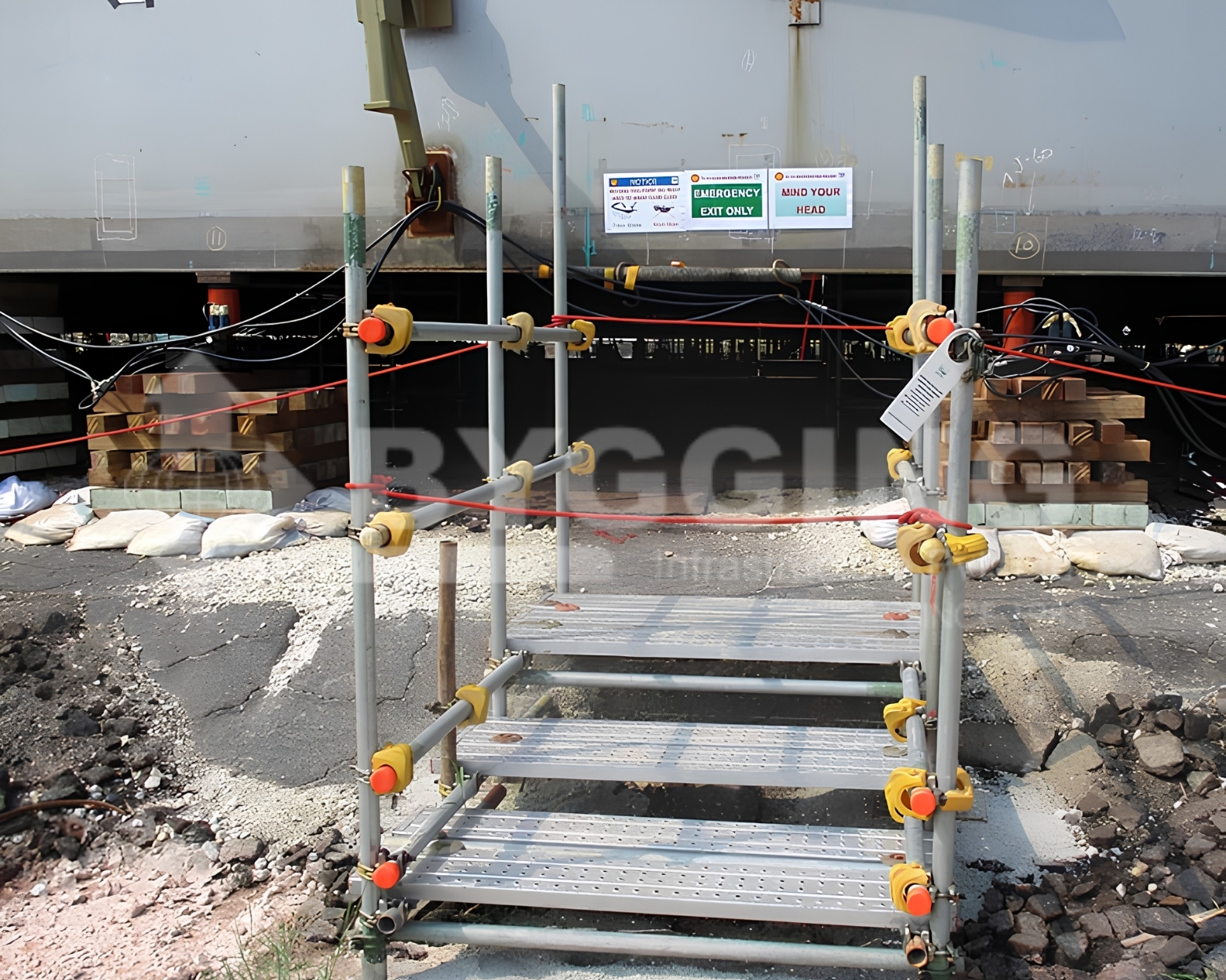 Tank Construction Equipment with Hydraulic Lifting – Bygging