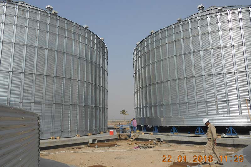 Hydraulic jacks have replaced the traditional chain-block lifting method for building grain storage silos and bolted tanks, jacks for erecting FRAME grain silos