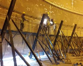 Bygging automatic welding machine and retractable jacking system used to construct inner shell of an ethylene storage tank