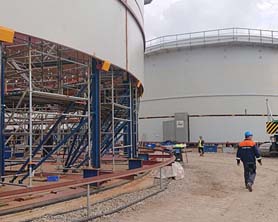 Hydraulic jacking system for tank erection, jacks that don’t need welding to tank shell