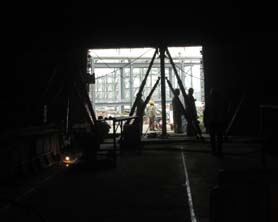 Bygging retractable jacking equipment and submerged arc automatic girth welding machines used to erect double walled cryogenic tanks