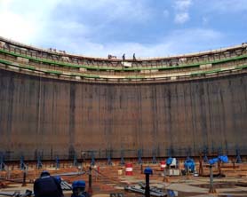 Sistema hidraulico para elevación de tanques; Montaje de tanques; Construction de réservoirs; Elevacion de tanques; Construcción de tanques; Vérins hydrauliques; Soudage circonférentielle