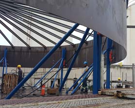 Automatic Welding machine for horizontal welding of tanks; soudage automatique; Tank erection equipment; Hydraulic Jacking system for tank lifting; Sistema hidraulico para elevación de tanques; Gatos hidráulicos; Elevación de tanques 