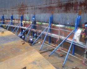 18 ton capacity hydraulic jacks used for tank lifting in order to replace the first shell course of a tank; tank repair jacks on rent