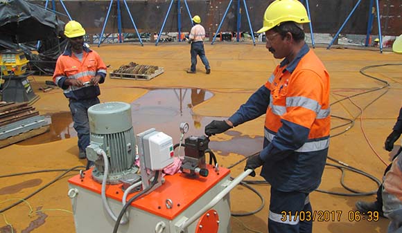 Bygging provides tank lifting equipment and services, hydraulic tank jack-up equipment from Bygging