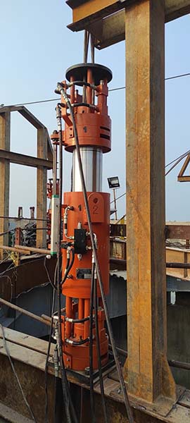 Multi strand jacks using 18 mm diameter HT strands used for heavy lifting, strand jack manufacturer in India