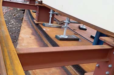 Welding machine for horizontal welding on tanks