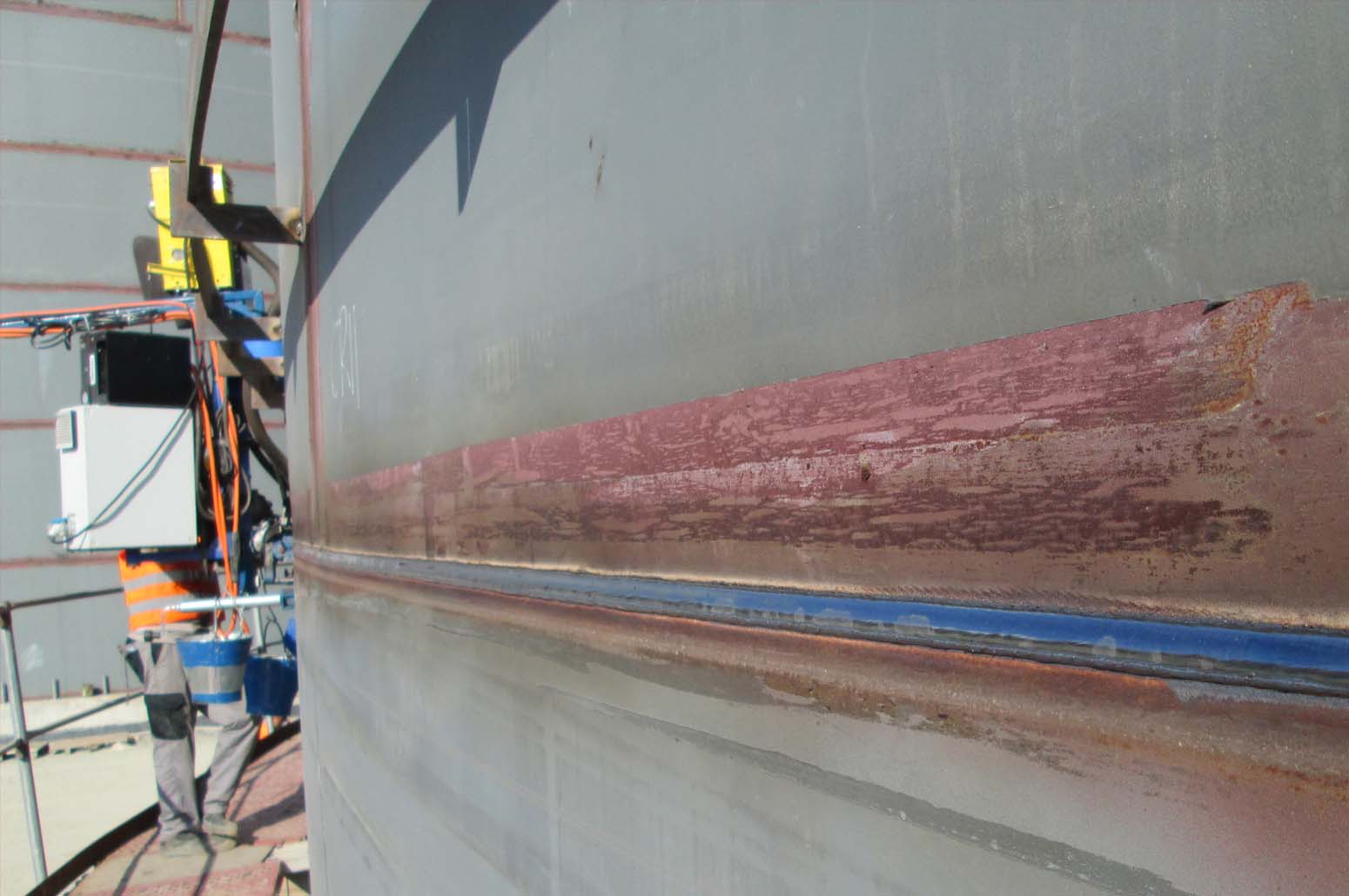 Bygging welding machine in use for tank welding