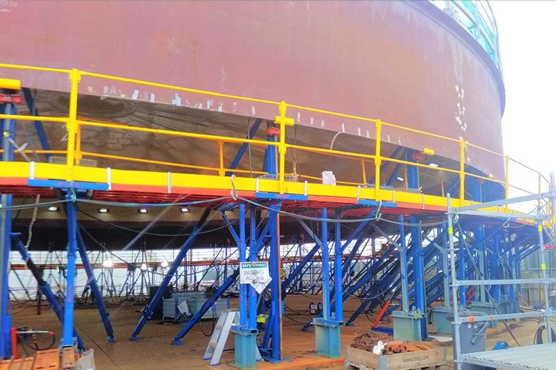 Jacking of oil storage tanks; modular working platform with steel walkways used during tank construction