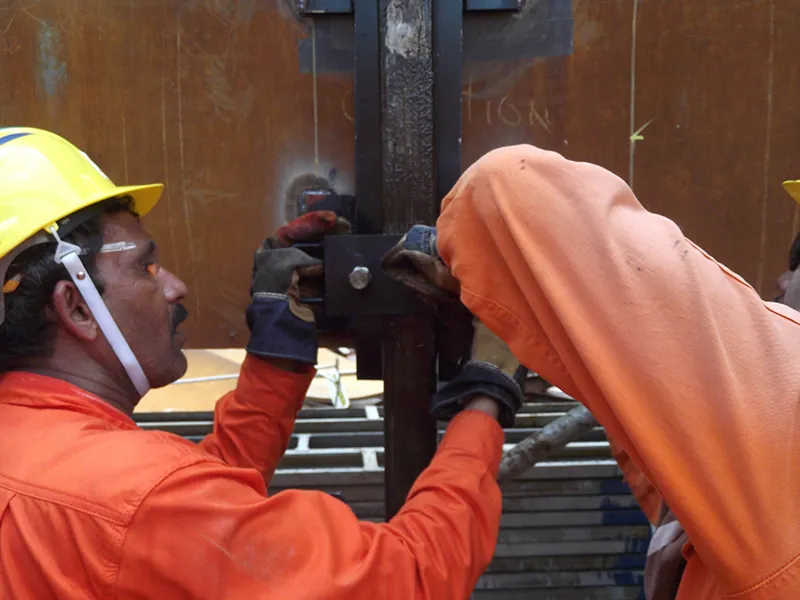 Automatic girth welding equipment for tank shell welding